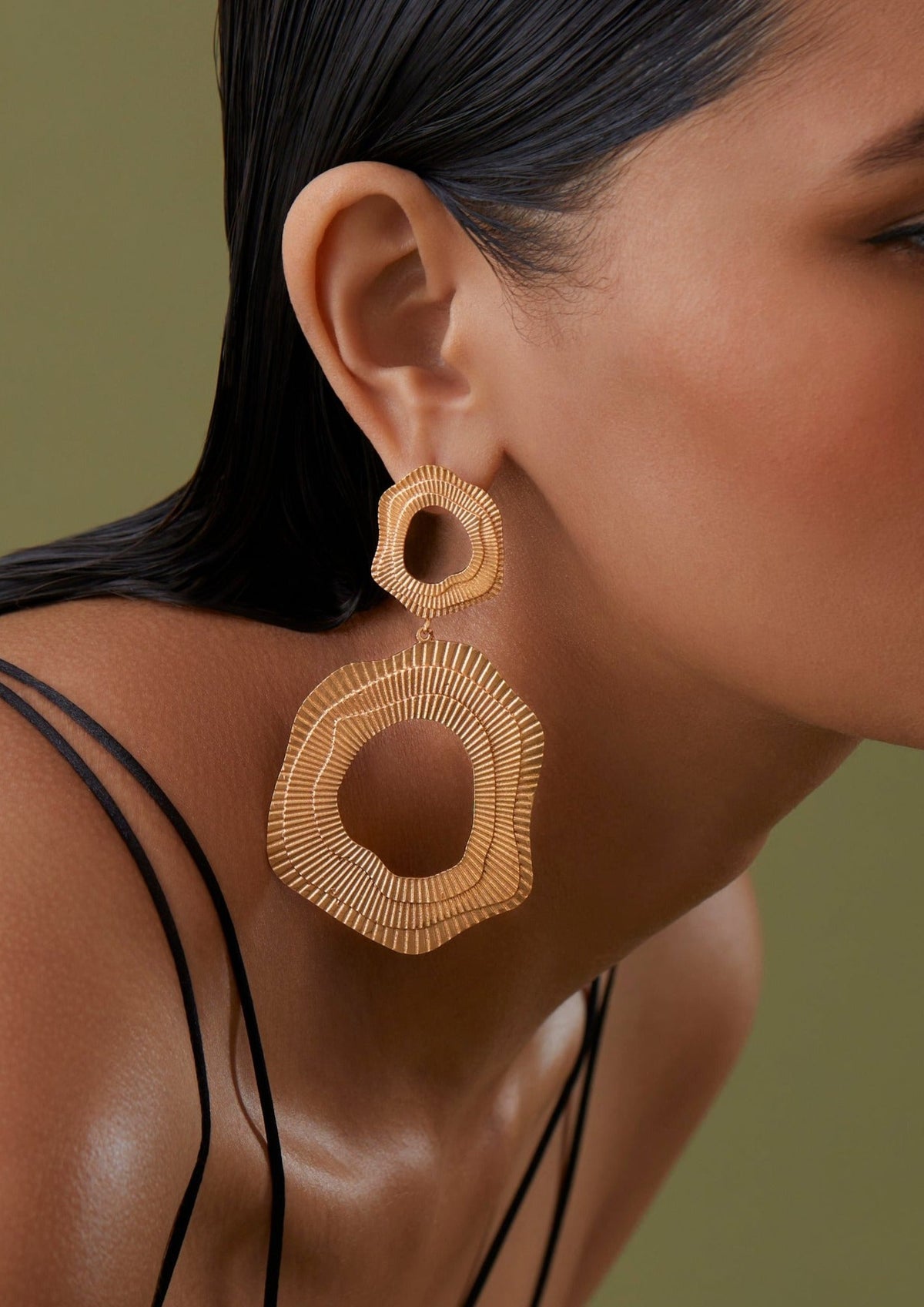 STRIKING LAYERED EARRINGS