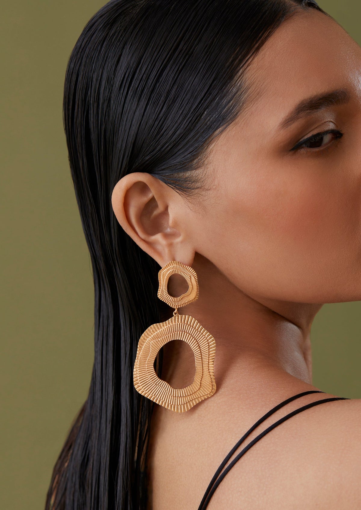 STRIKING LAYERED EARRINGS